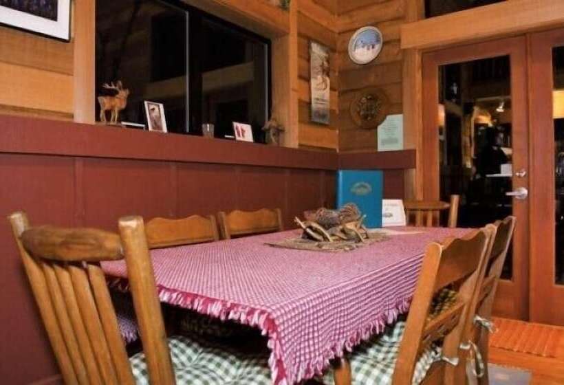 Mt Baker Lodging Cabin 44   Sleeps 6