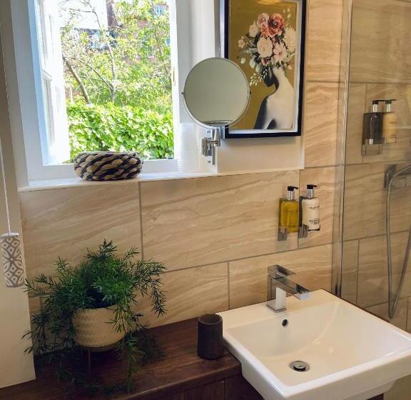 펜션 The Riverside Rooms