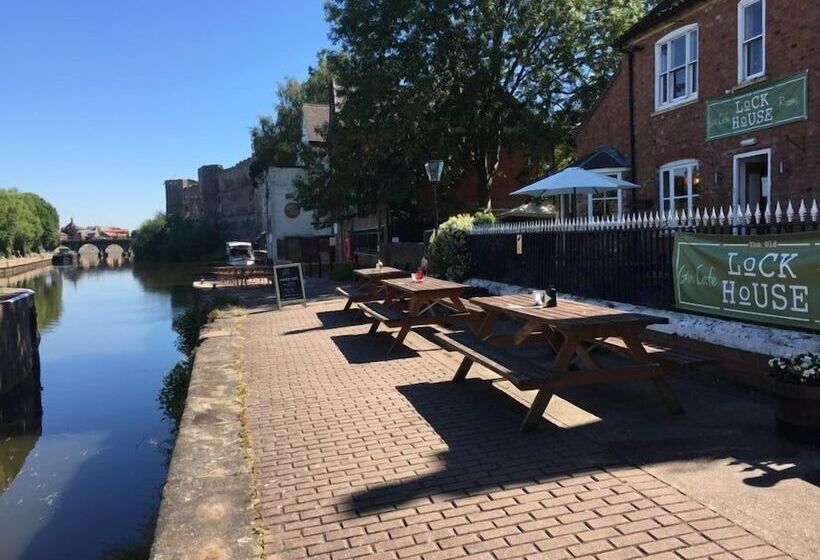 펜션 The Riverside Rooms