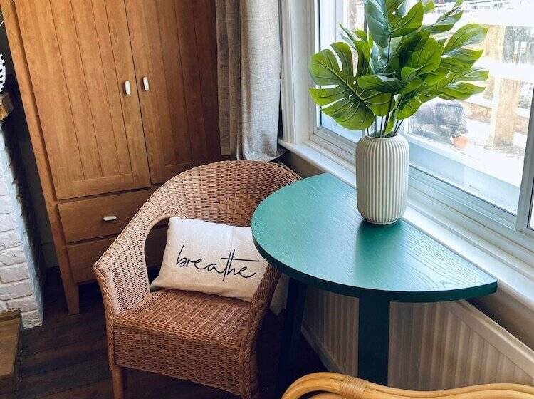 펜션 The Riverside Rooms