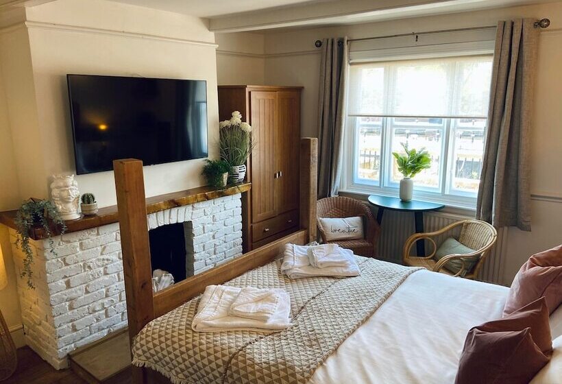 펜션 The Riverside Rooms