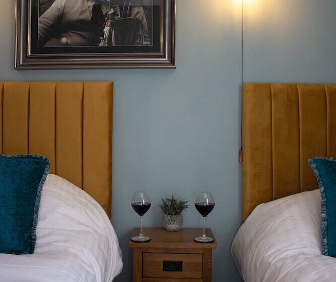 펜션 The Riverside Rooms