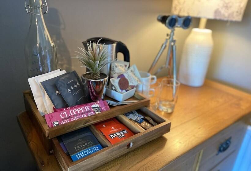 펜션 The Riverside Rooms