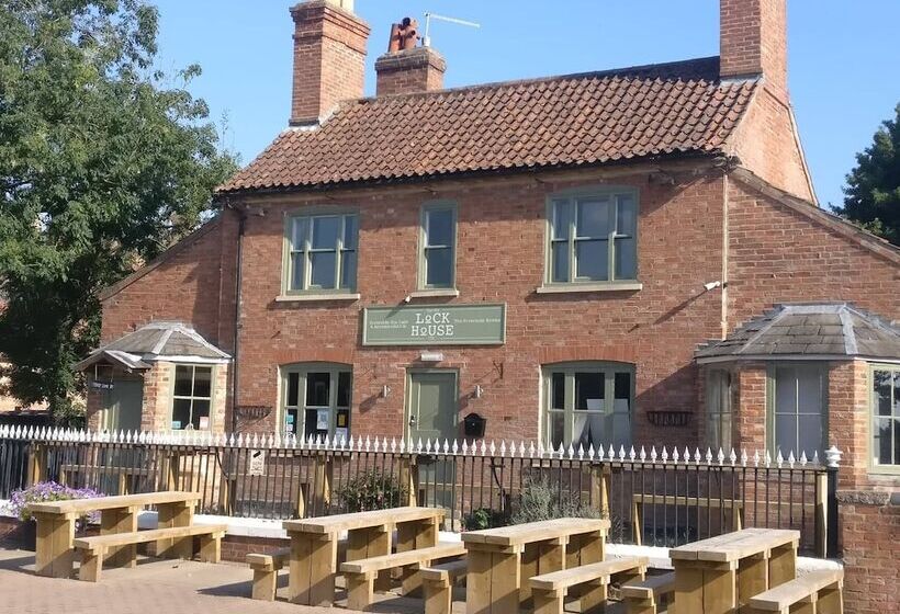 펜션 The Riverside Rooms