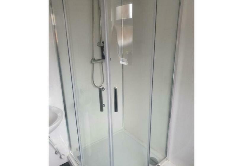 Пансион Townhouse @ 33 Kinver Street Stoke