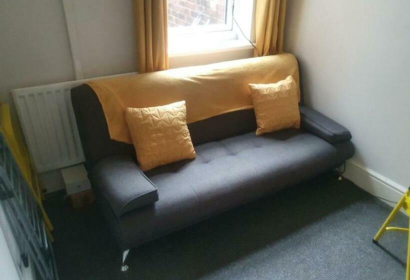 Пансион Townhouse @ 33 Kinver Street Stoke