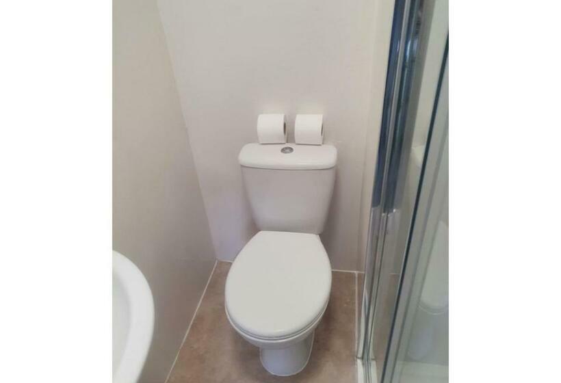 Пансион Townhouse @ 33 Kinver Street Stoke