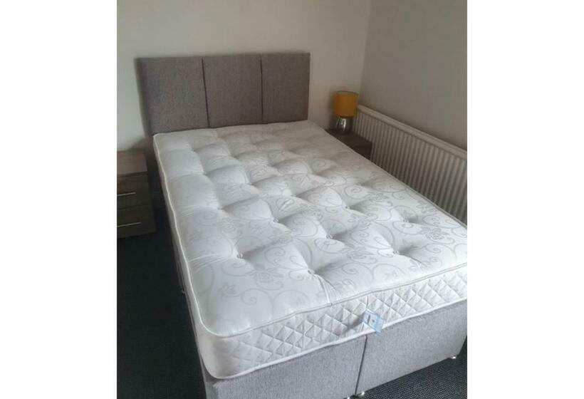 Пансион Townhouse @ 33 Kinver Street Stoke