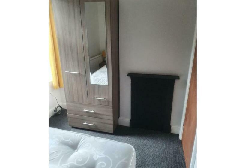 Пансион Townhouse @ 33 Kinver Street Stoke