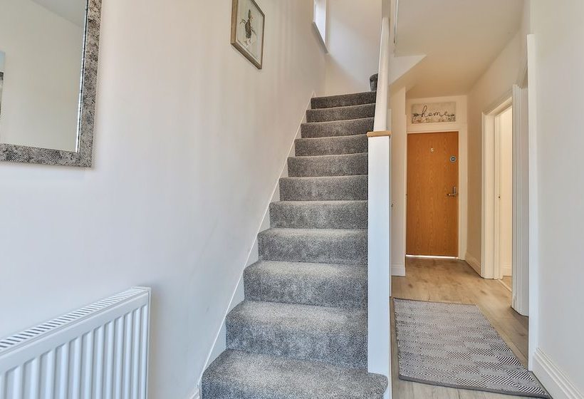 بنسيون Wheatley View By Vizzzitus