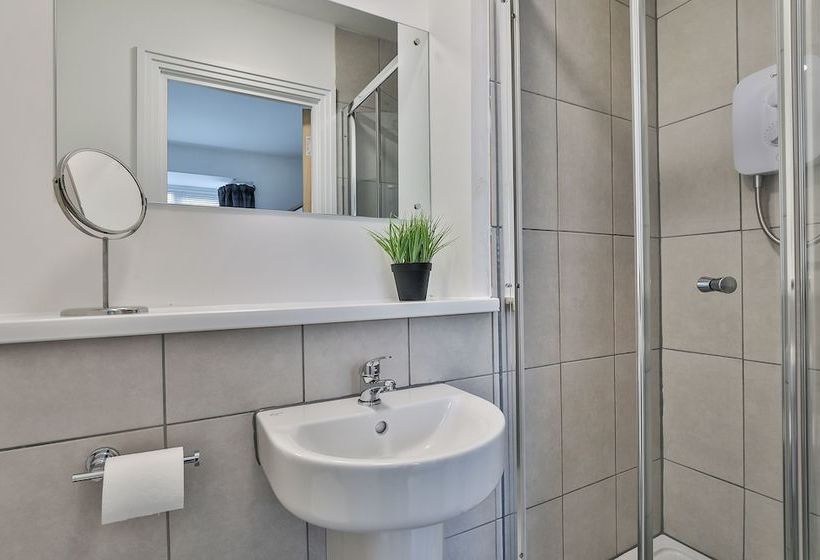 بنسيون Wheatley View By Vizzzitus