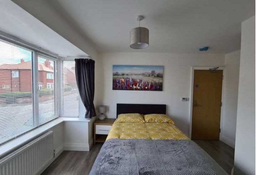 بنسيون Wheatley View By Vizzzitus