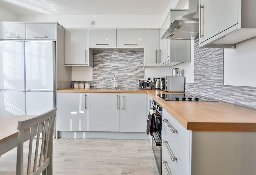 بنسيون Wheatley View By Vizzzitus