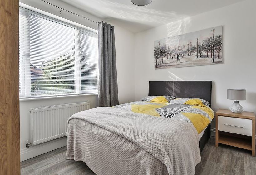 بنسيون Wheatley View By Vizzzitus