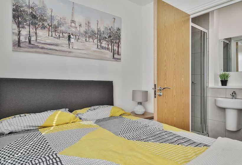 بنسيون Wheatley View By Vizzzitus