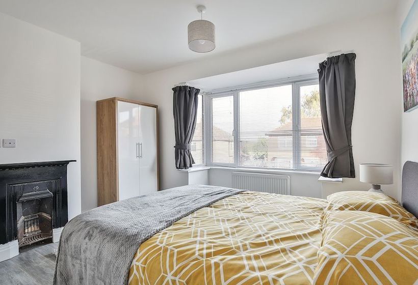 بنسيون Wheatley View By Vizzzitus