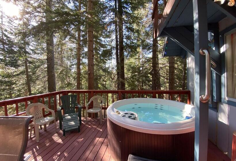 Quintessential Tahoe Cabin
