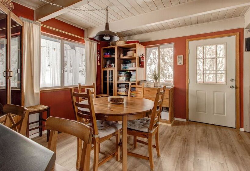 Quintessential Tahoe Cabin