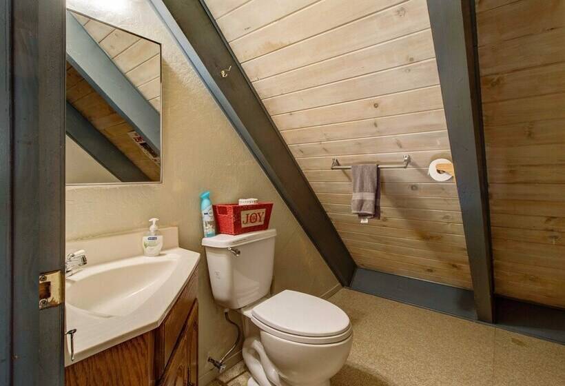 Quintessential Tahoe Cabin