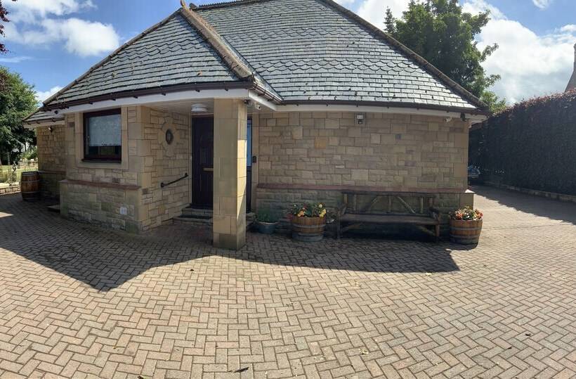 Remarkable 2 Bed Cottage In Tranquil Setting