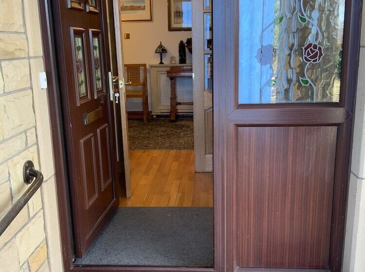 Remarkable 2 Bed Cottage In Tranquil Setting