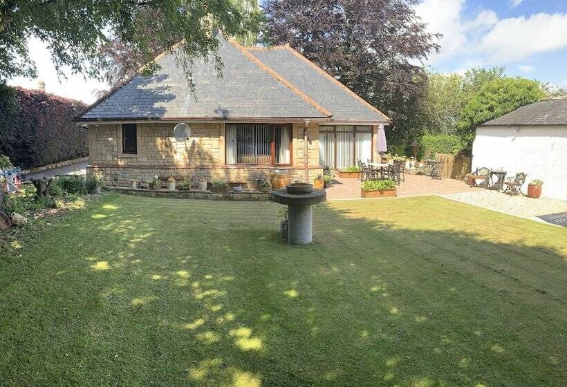 Remarkable 2 Bed Cottage In Tranquil Setting