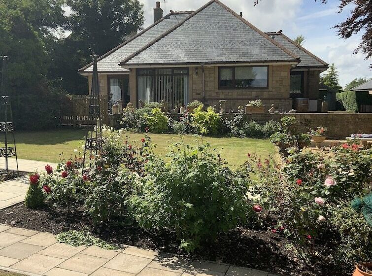 Remarkable 2 Bed Cottage In Tranquil Setting