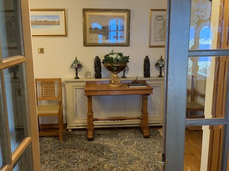Remarkable 2 Bed Cottage In Tranquil Setting