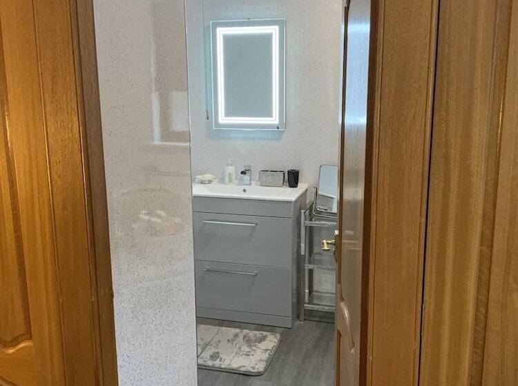 Remarkable 2 Bed Cottage In Tranquil Setting