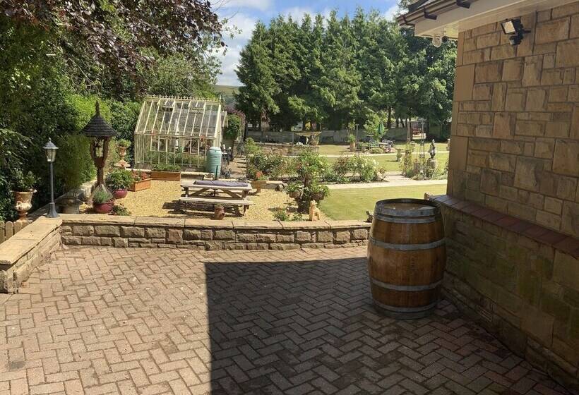 Remarkable 2 Bed Cottage In Tranquil Setting