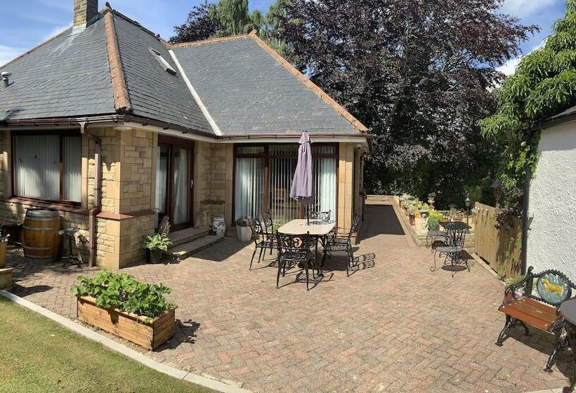 Remarkable 2 Bed Cottage In Tranquil Setting