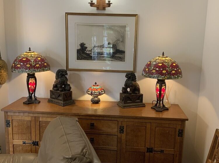 Remarkable 2 Bed Cottage In Tranquil Setting