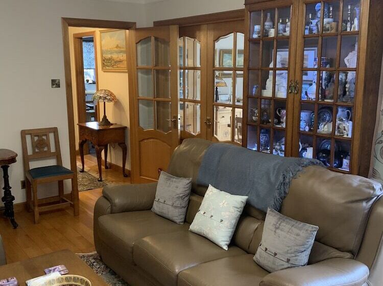 Remarkable 2 Bed Cottage In Tranquil Setting