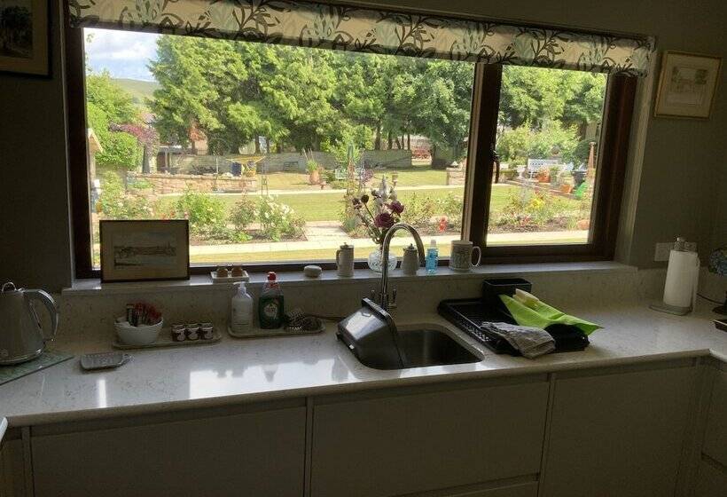 Remarkable 2 Bed Cottage In Tranquil Setting