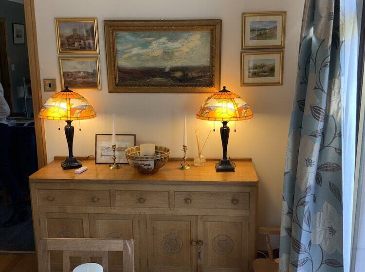 Remarkable 2 Bed Cottage In Tranquil Setting