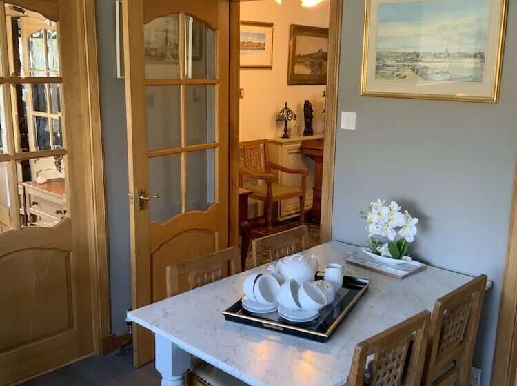 Remarkable 2 Bed Cottage In Tranquil Setting