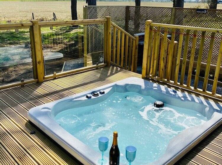 منتجع Hollicarrs   Wildflower Lodge