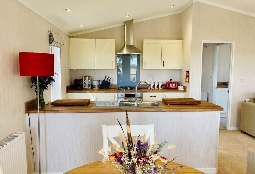 منتجع Hollicarrs   Wildflower Lodge