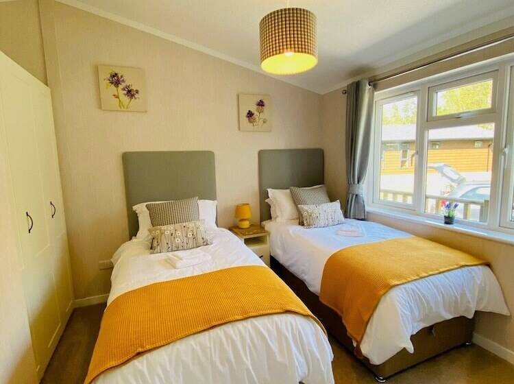 منتجع Hollicarrs   Wildflower Lodge