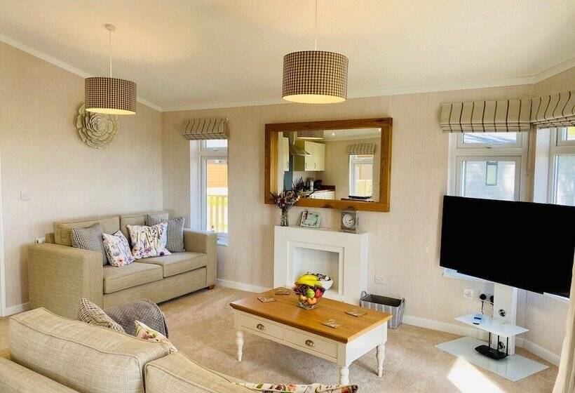 منتجع Hollicarrs   Wildflower Lodge