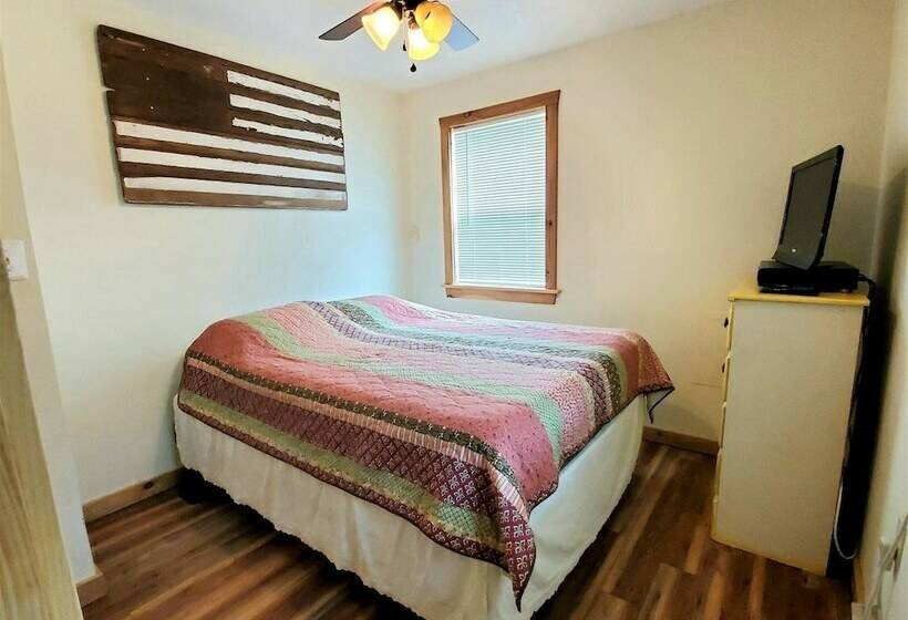 Steel Driver River Cabin