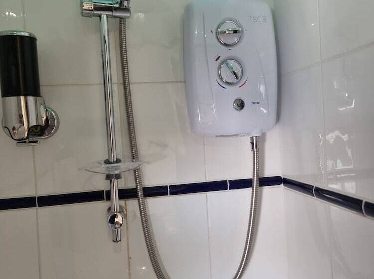 The Hut Sea Front Inn