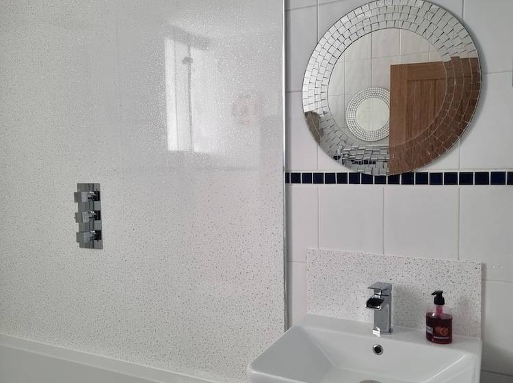 The Hut Sea Front Inn