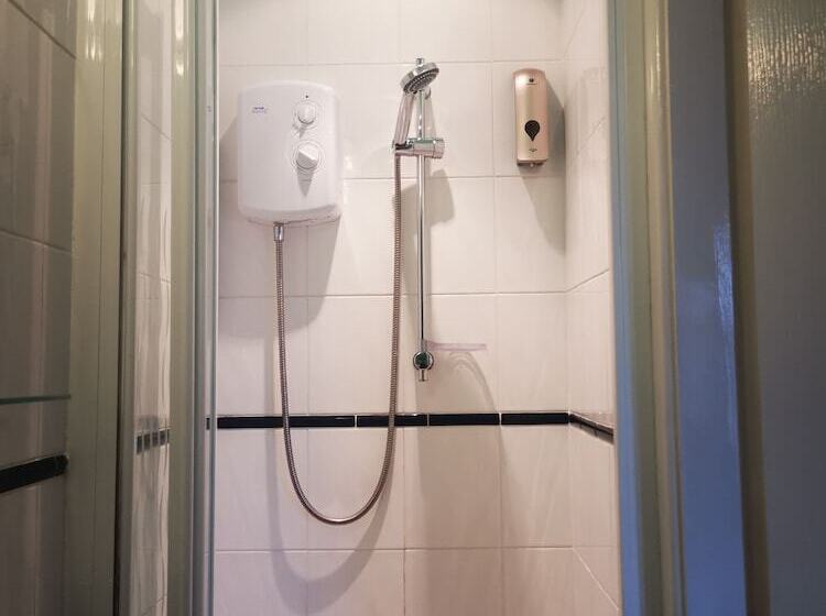 The Hut Sea Front Inn