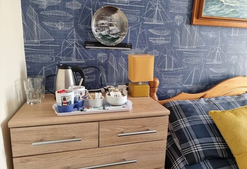 The Hut Sea Front Inn