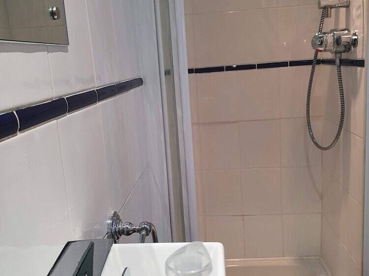 The Hut Sea Front Inn