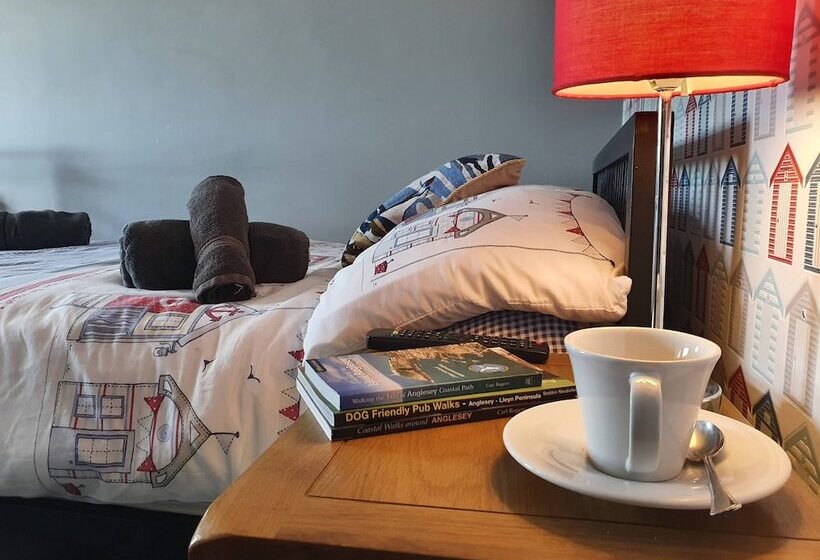 The Hut Sea Front Inn