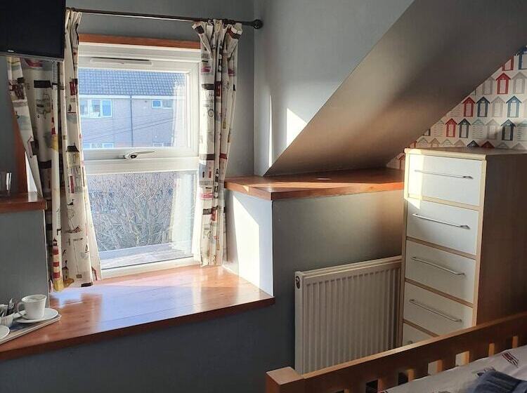 The Hut Sea Front Inn