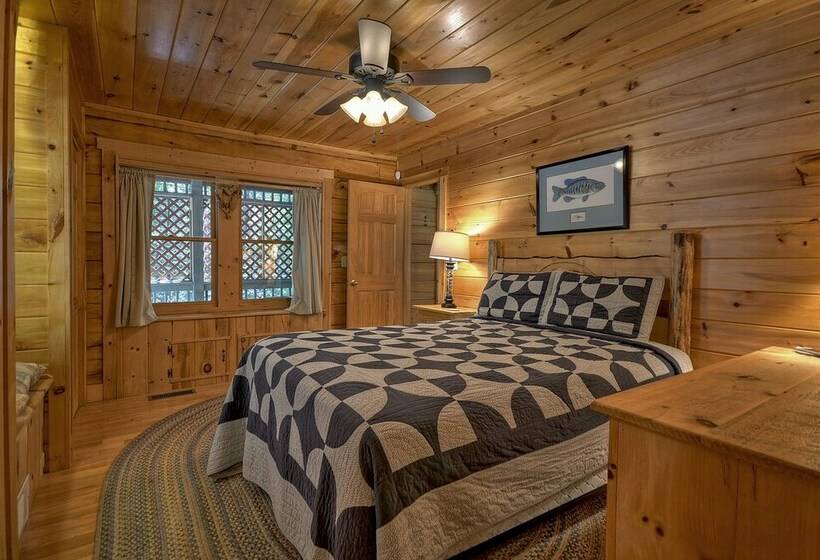 Thunder Falls Cabin Perched Over 10ft Waterfalls!