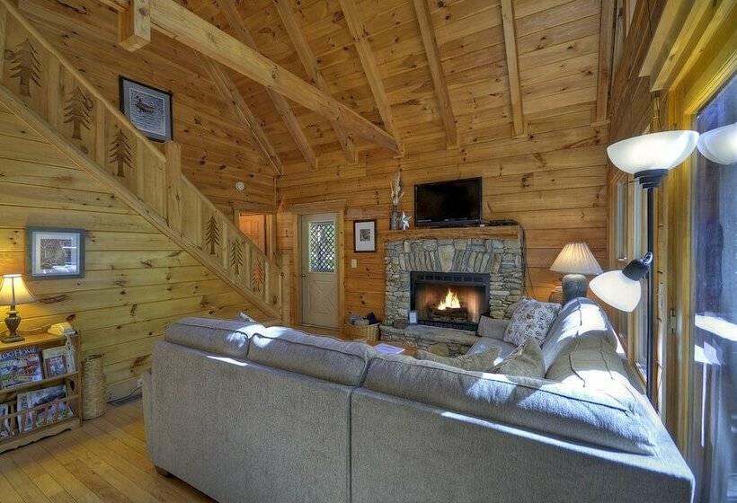 Thunder Falls Cabin Perched Over 10ft Waterfalls!
